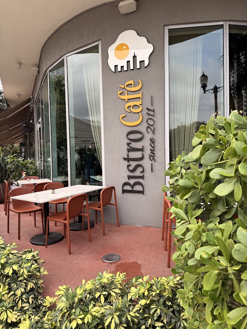 Bistro Café &mdash; storefront