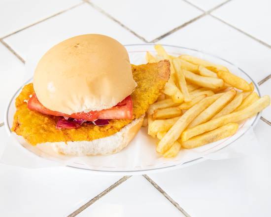 Fish sandwish and french fries=Pan con Minuta - papas fritas