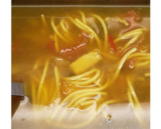 Large fish soup with noodless=Sopa de pescado con fideos grande