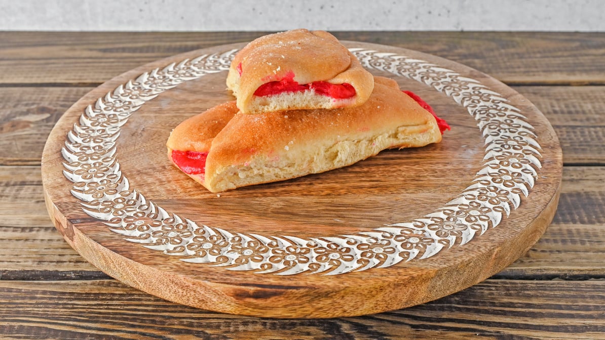 Pan de Manjar Rojo / Red Manjar Bread